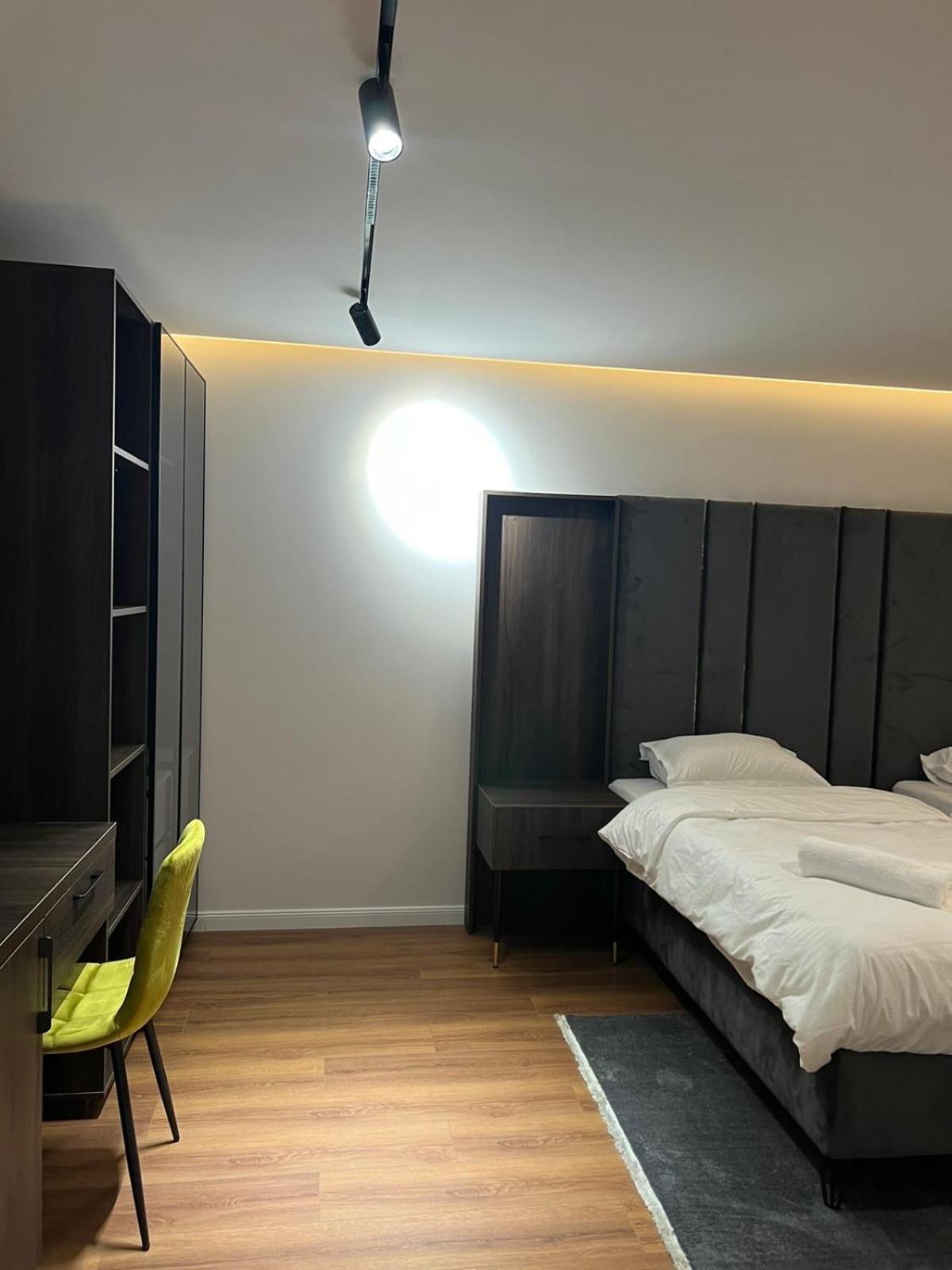 Hotel Europa Prishtina Prishtine Bagian luar foto