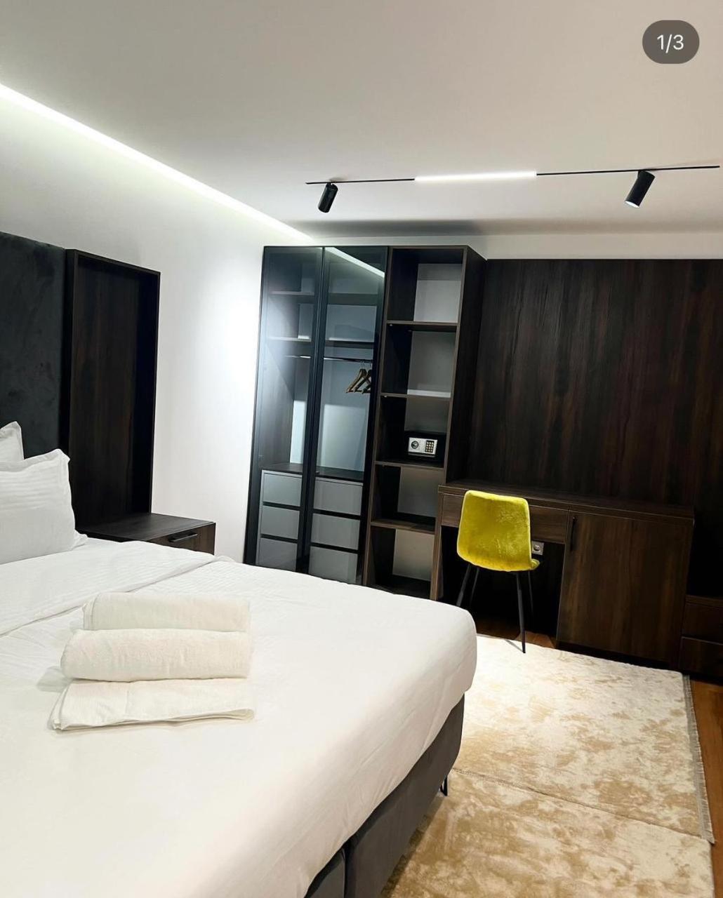 Hotel Europa Prishtina Prishtine Bagian luar foto