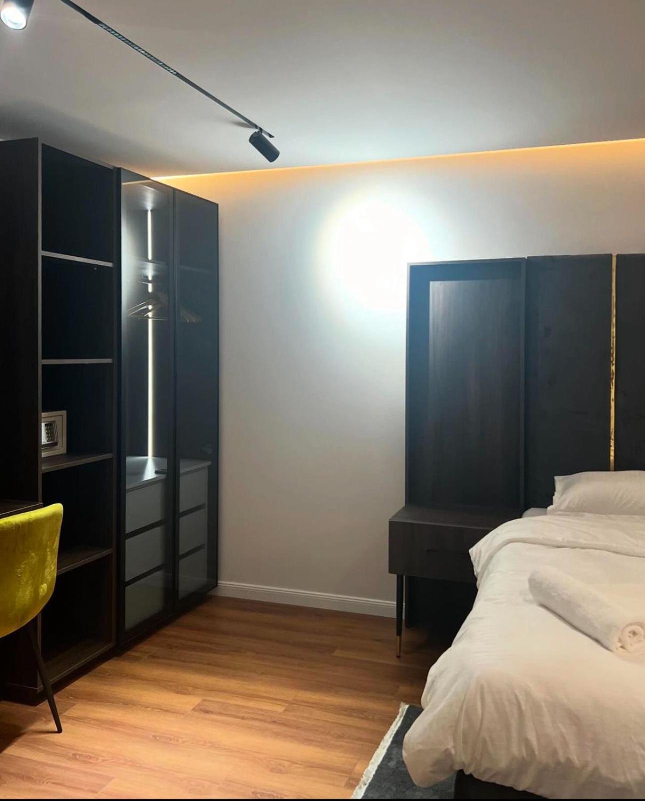Hotel Europa Prishtina Prishtine Bagian luar foto