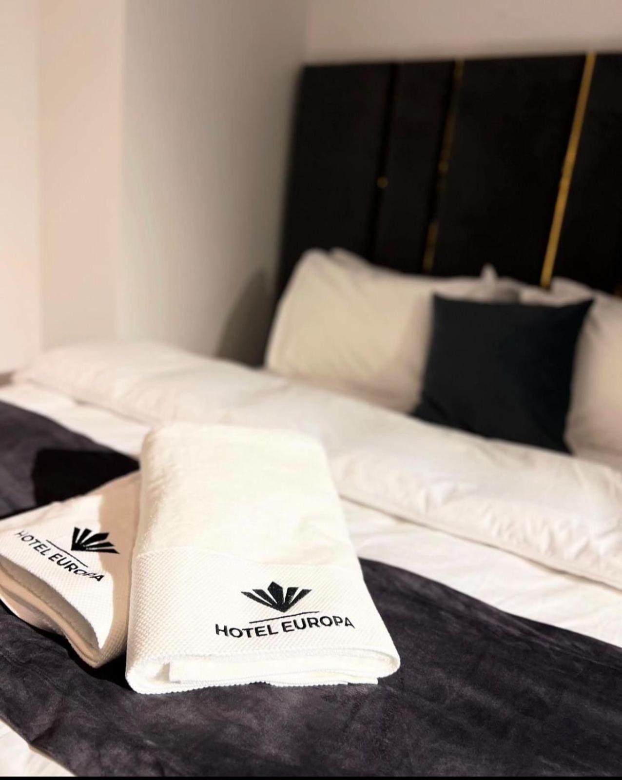 Hotel Europa Prishtina Prishtine Bagian luar foto
