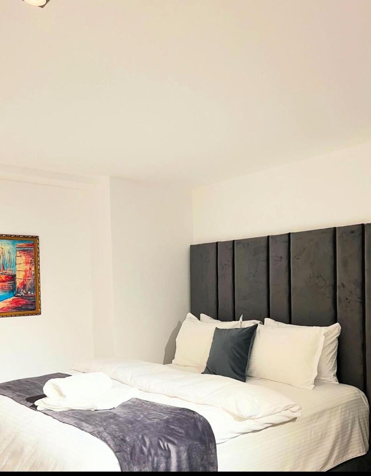 Hotel Europa Prishtina Prishtine Bagian luar foto