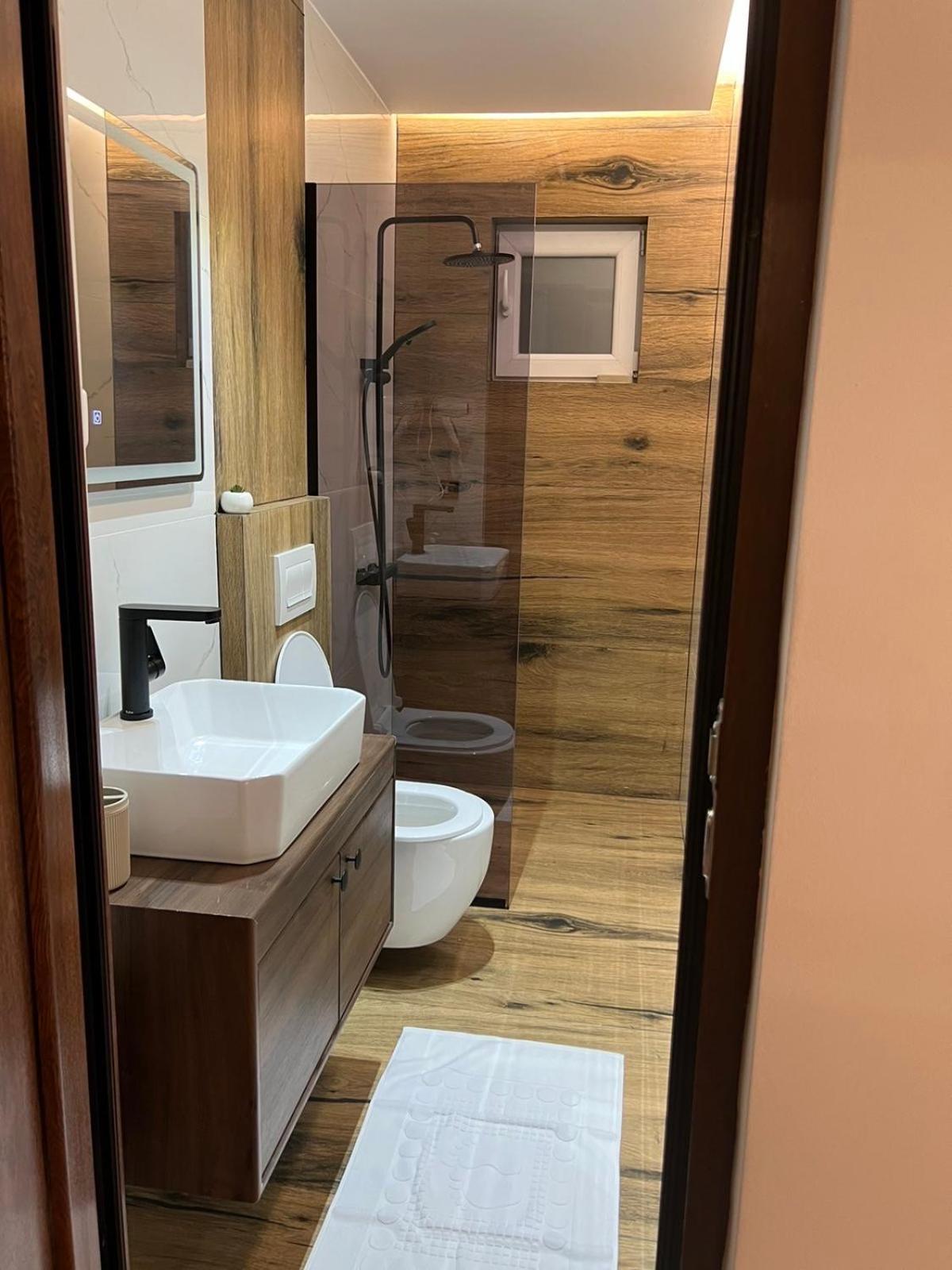 Hotel Europa Prishtina Prishtine Bagian luar foto