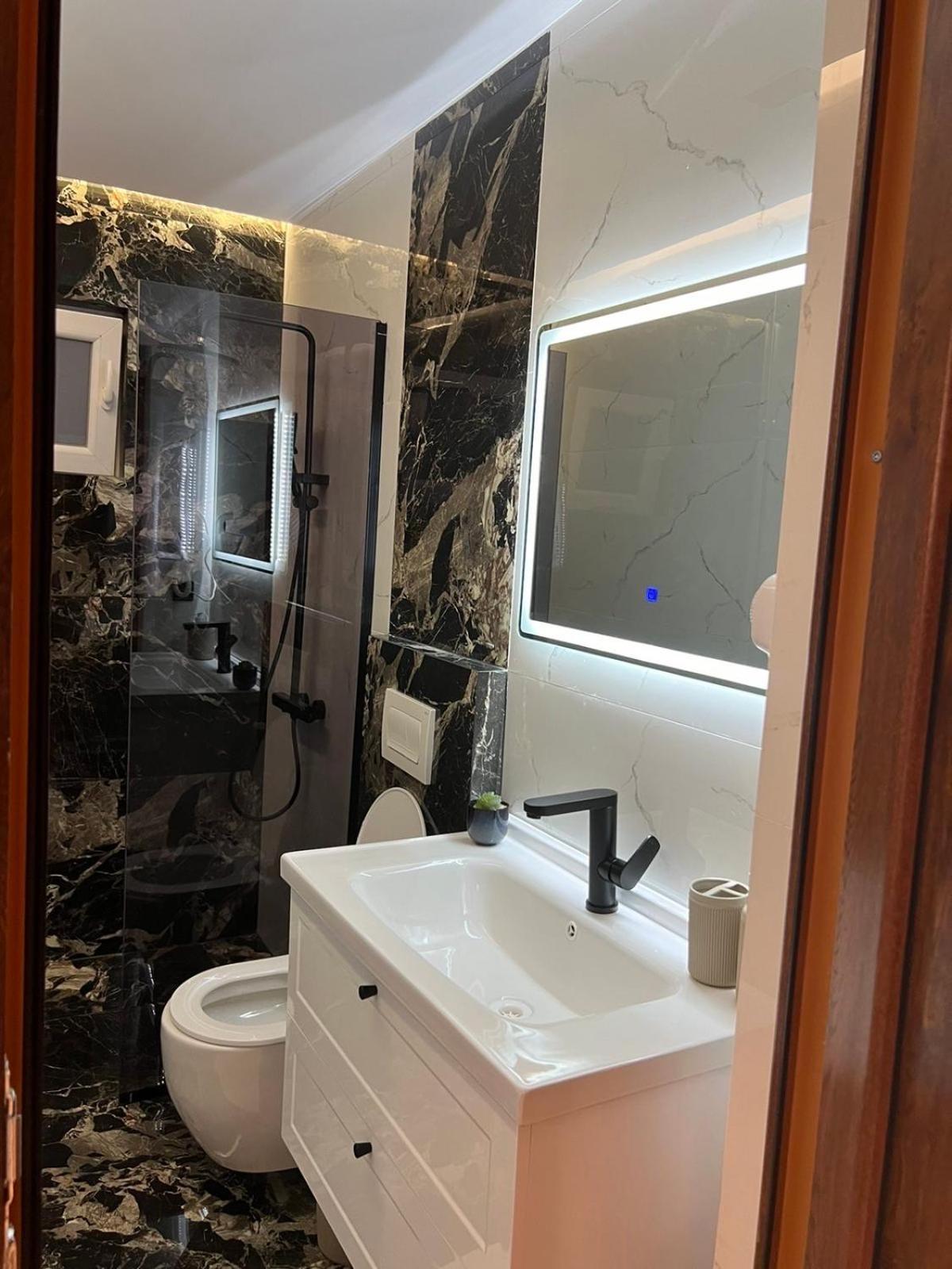 Hotel Europa Prishtina Prishtine Bagian luar foto