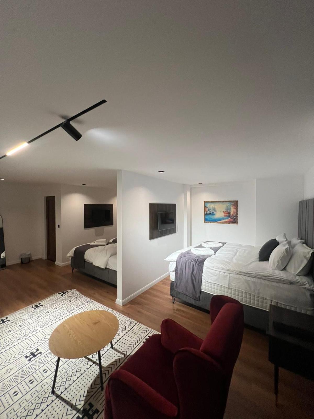 Hotel Europa Prishtina Prishtine Bagian luar foto