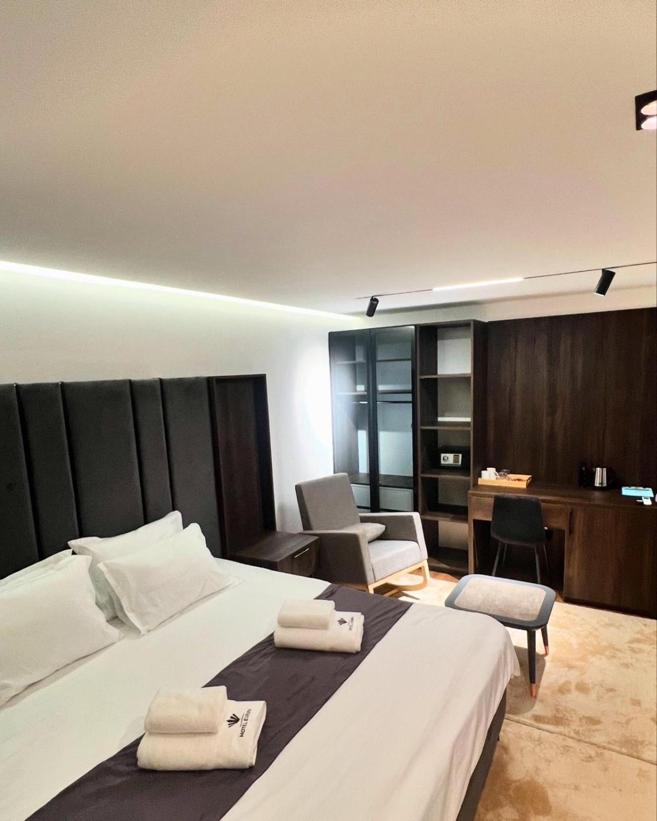 Hotel Europa Prishtina Prishtine Bagian luar foto