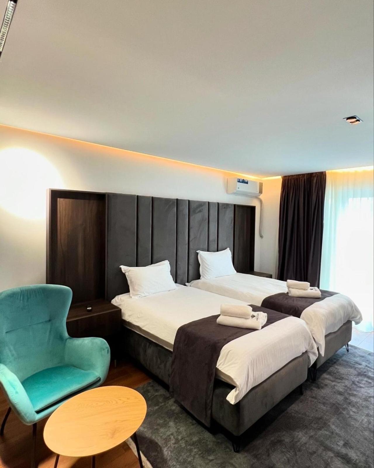 Hotel Europa Prishtina Prishtine Bagian luar foto