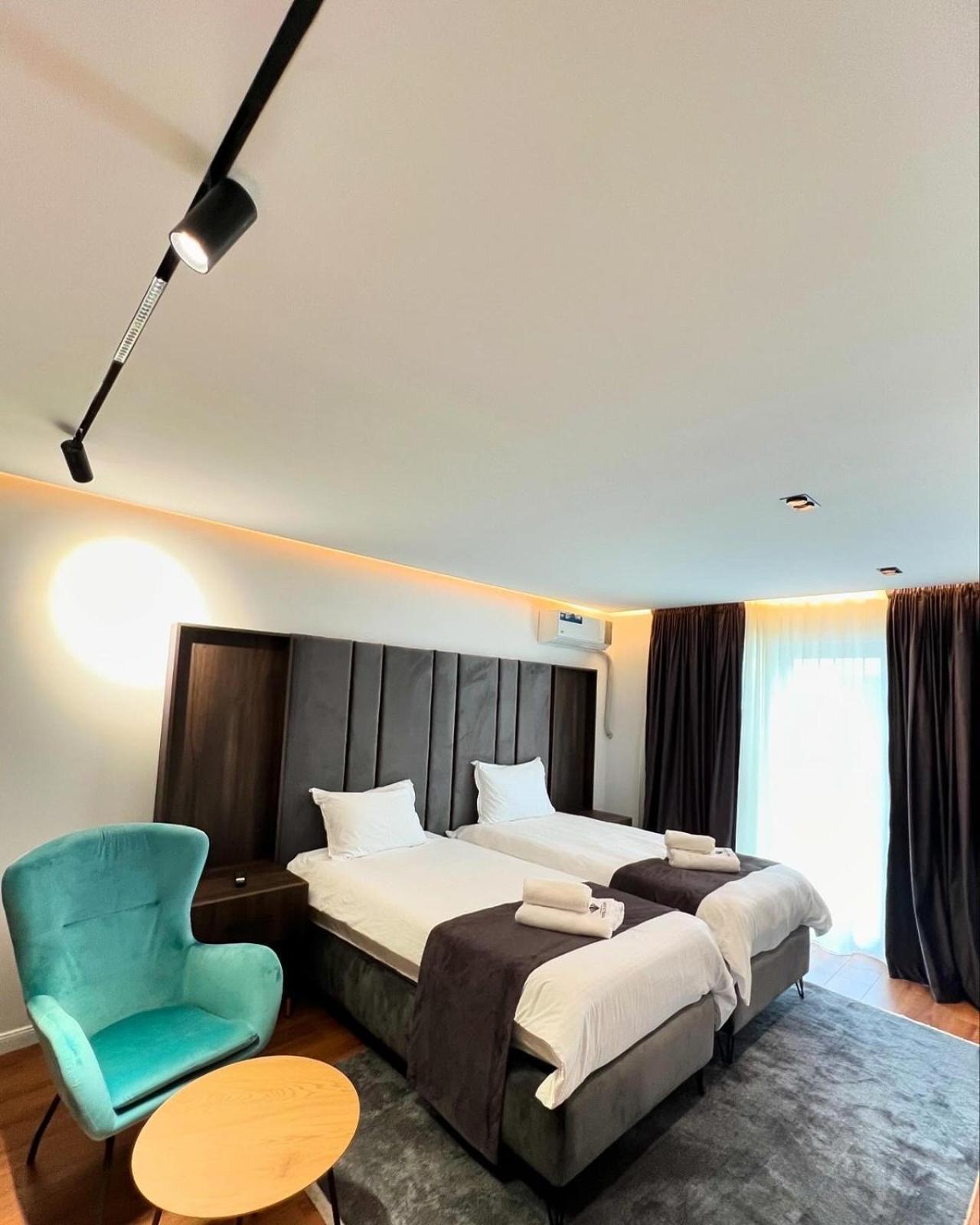 Hotel Europa Prishtina Prishtine Bagian luar foto